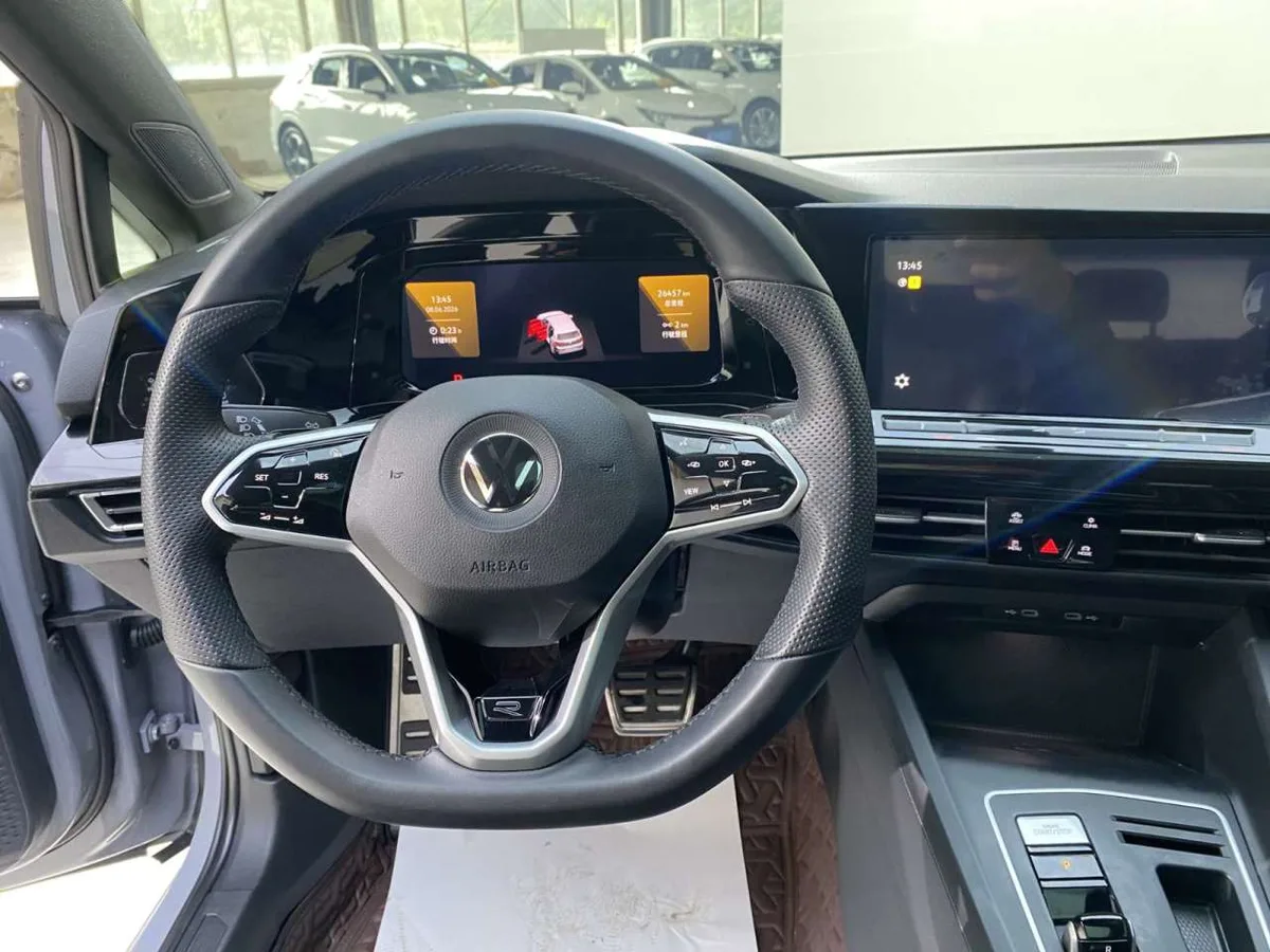 Volkswagen Golf 2023 года, снимок 12