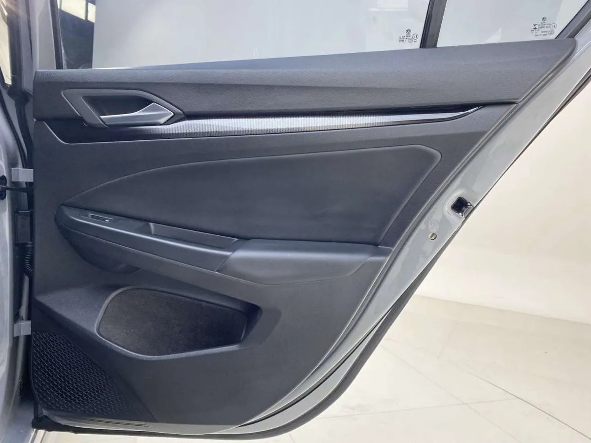 Volkswagen Golf 2023 года, снимок 15