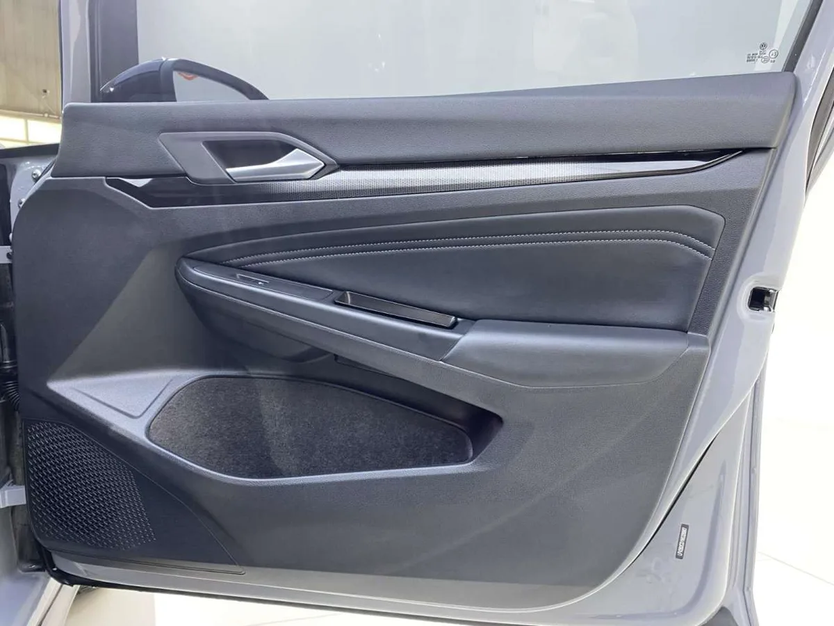 Volkswagen Golf 2023 года, снимок 16