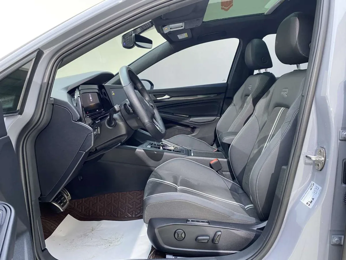 Volkswagen Golf 2023 года, снимок 20