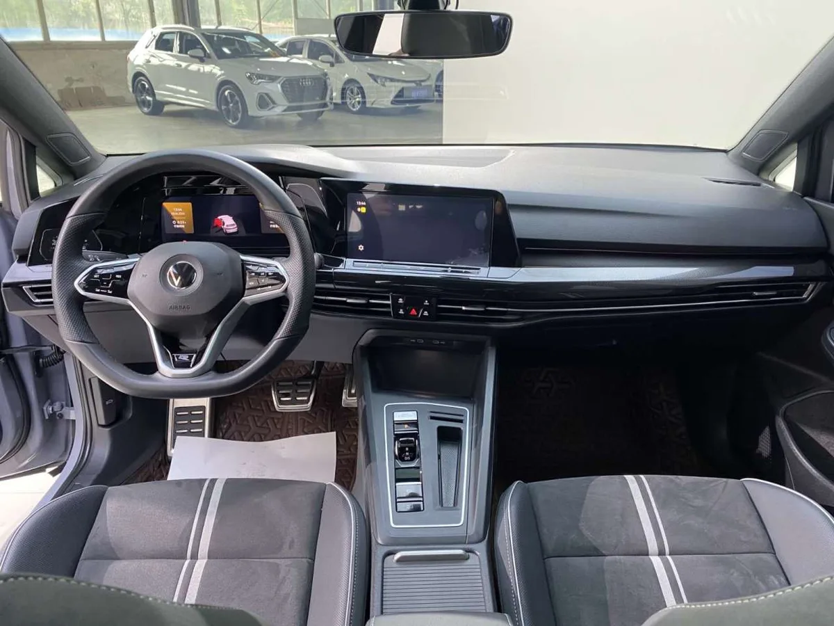 Volkswagen Golf 2023 года, снимок 21