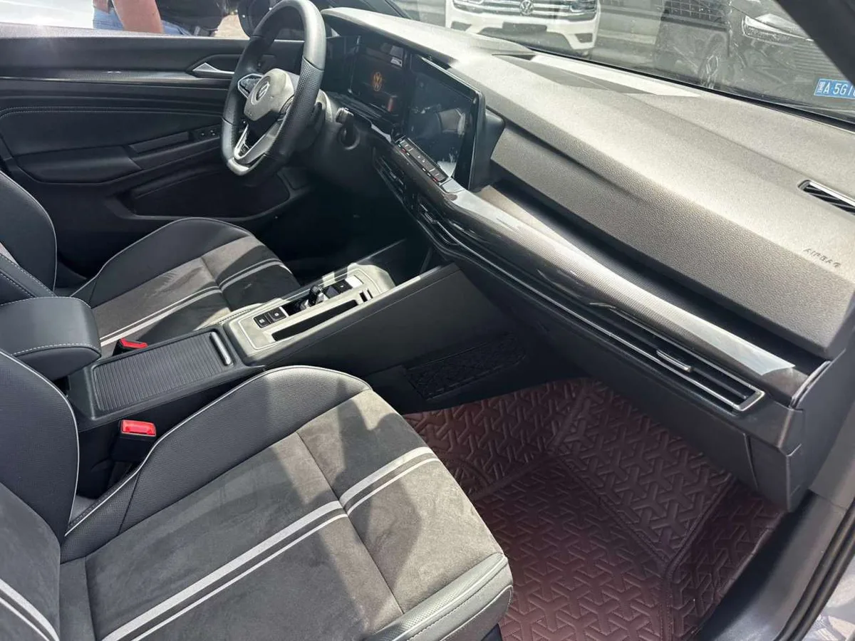 Volkswagen Golf 2023 года, снимок 24