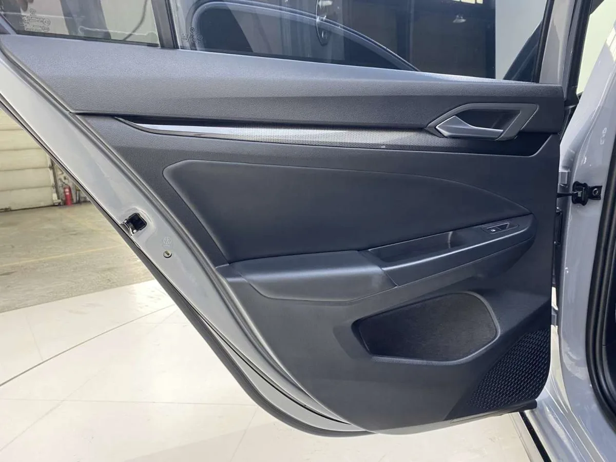Volkswagen Golf 2023 года, снимок 25