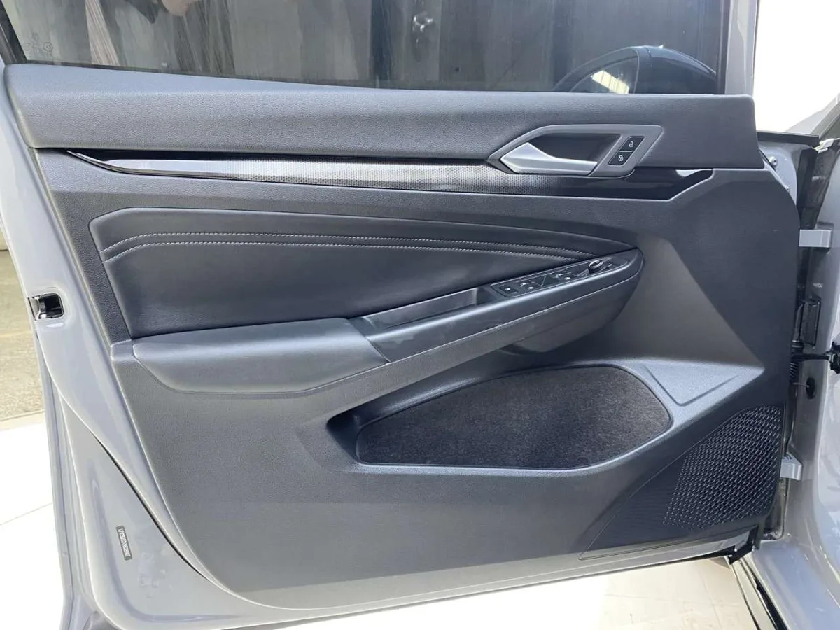 Volkswagen Golf 2023 года, снимок 28