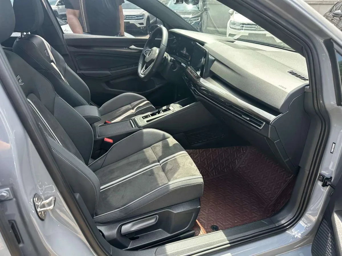 Volkswagen Golf 2023 года, снимок 30