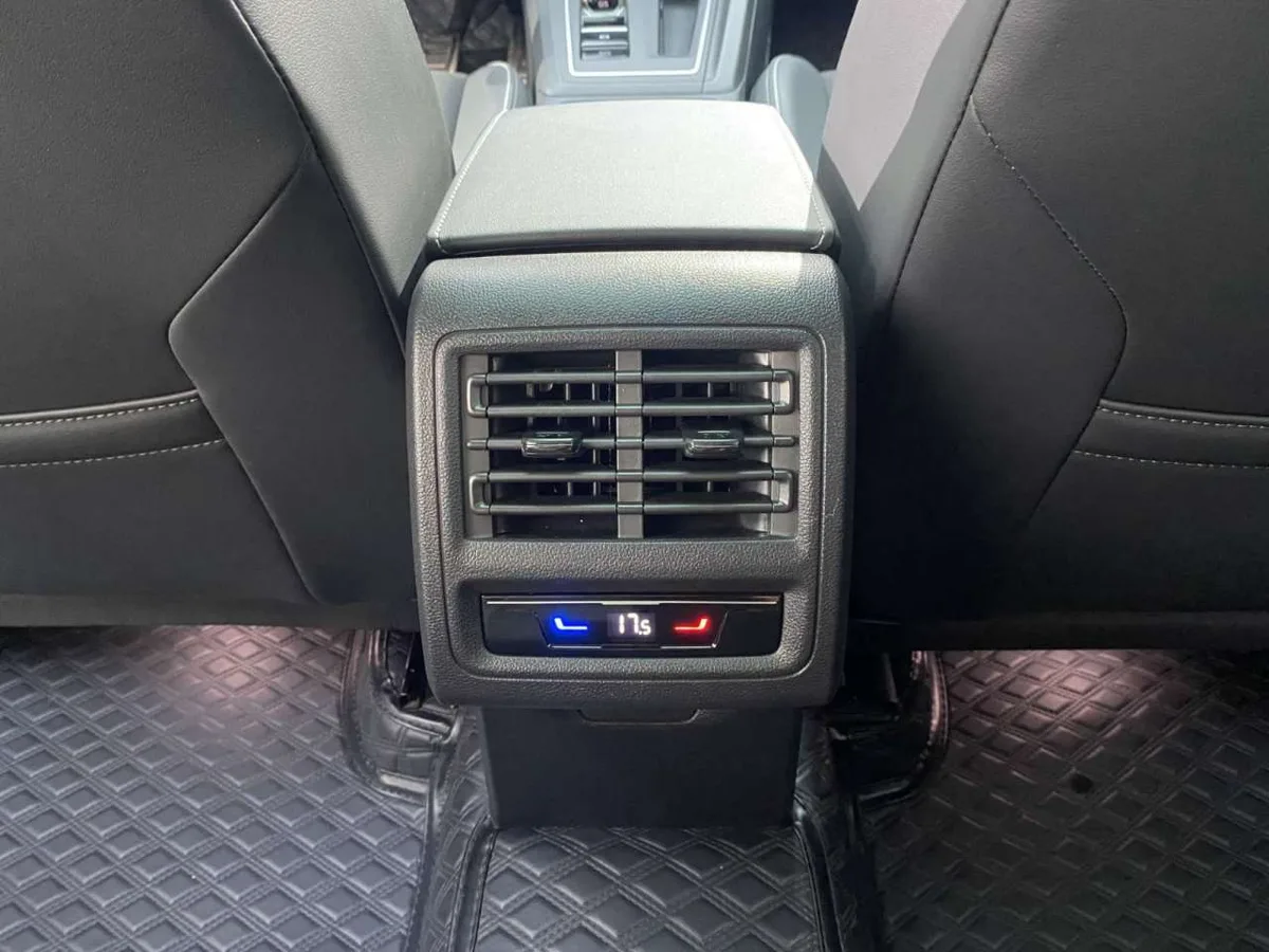 Volkswagen Golf 2023 года, снимок 8