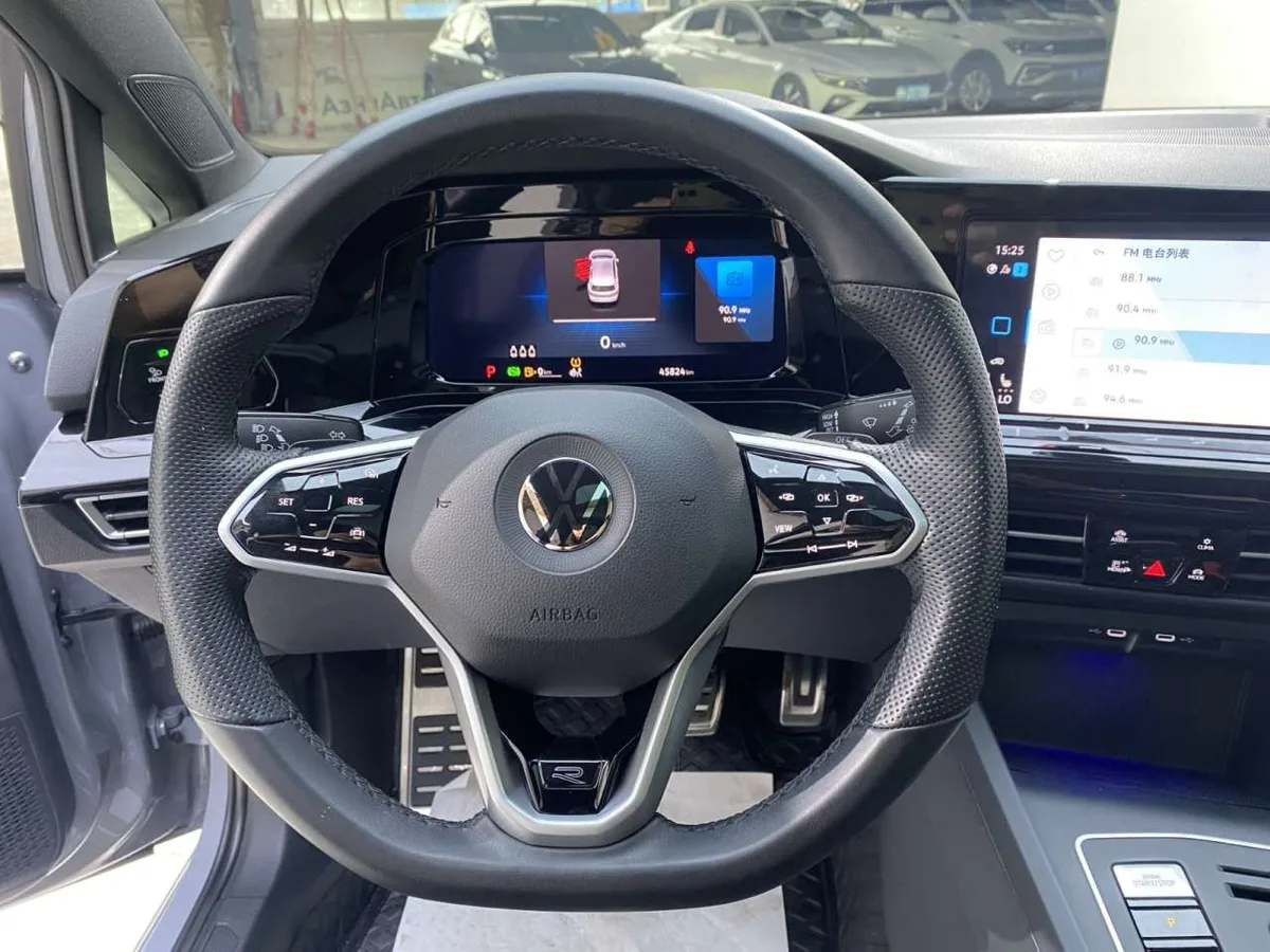 Volkswagen Golf 2023 года, снимок 9