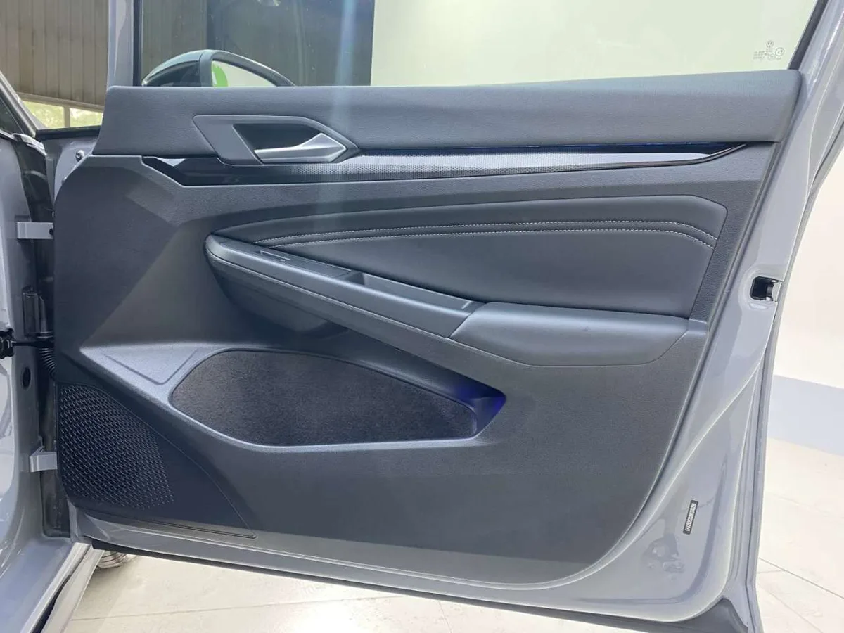 Volkswagen Golf 2023 года, снимок 10