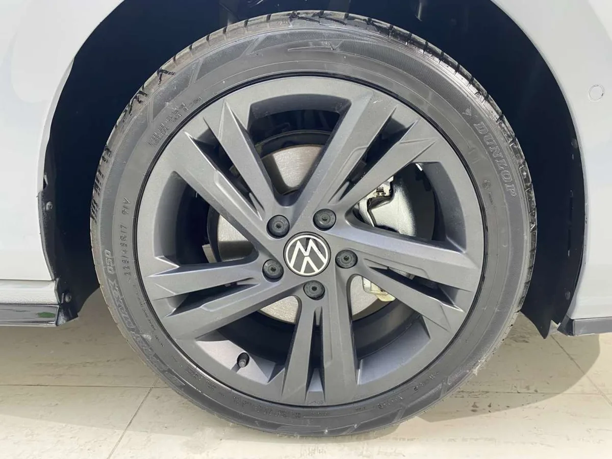 Volkswagen Golf 2023 года, снимок 12