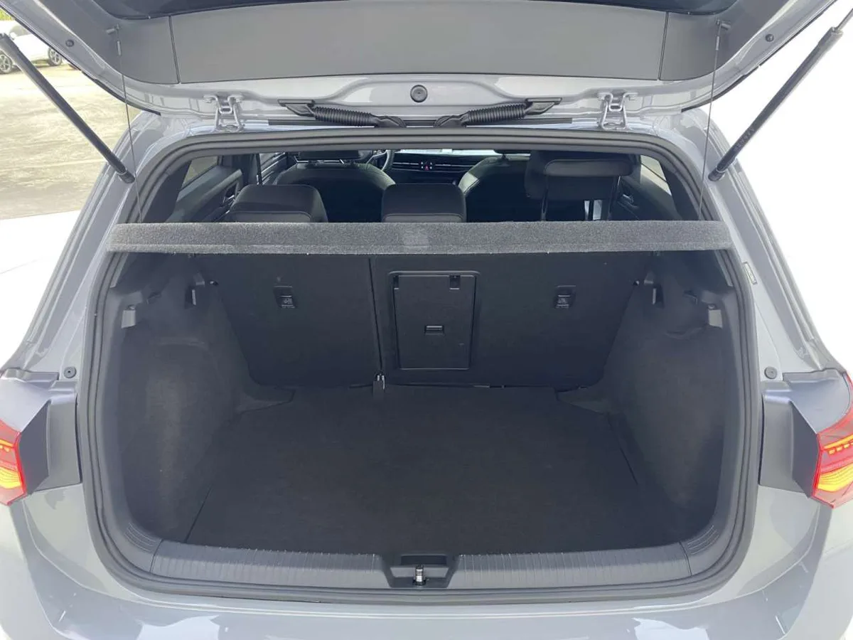 Volkswagen Golf 2023 года, снимок 13