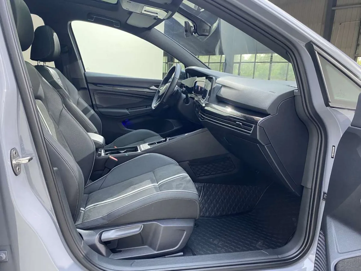 Volkswagen Golf 2023 года, снимок 14