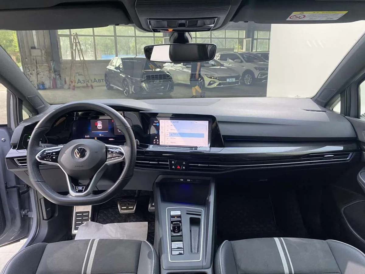 Volkswagen Golf 2023 года, снимок 16