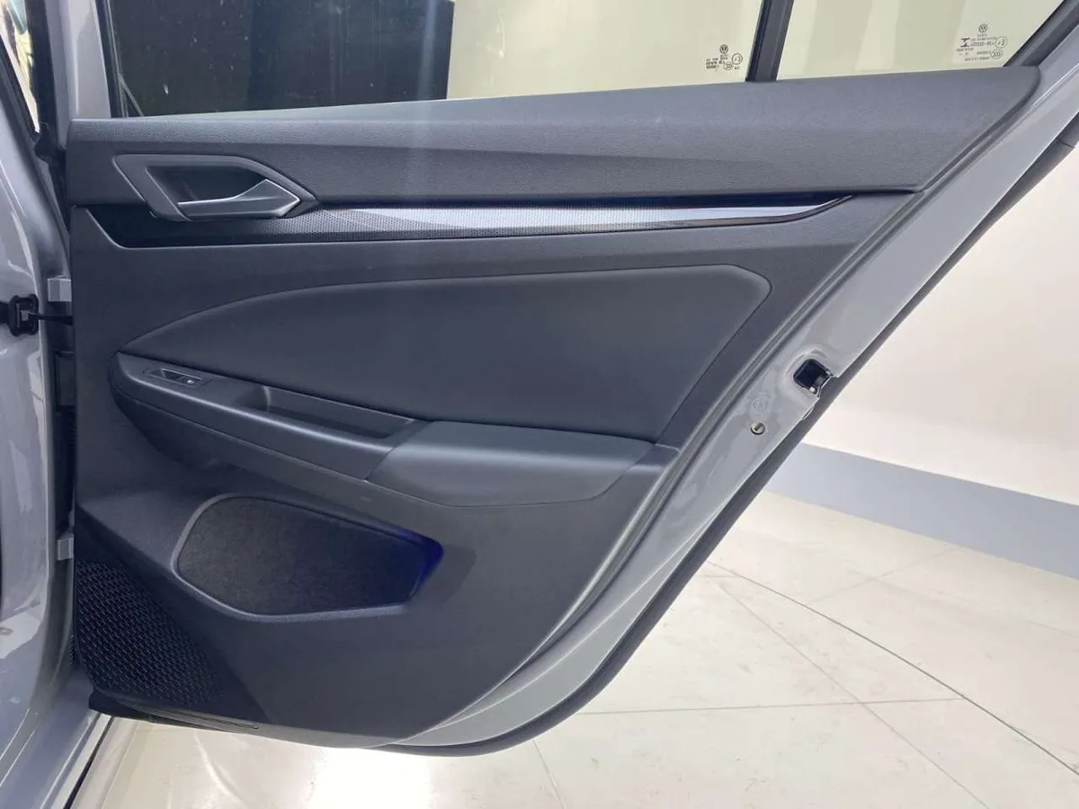 Volkswagen Golf 2023 года, снимок 19