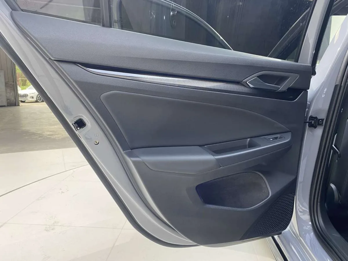 Volkswagen Golf 2023 года, снимок 25
