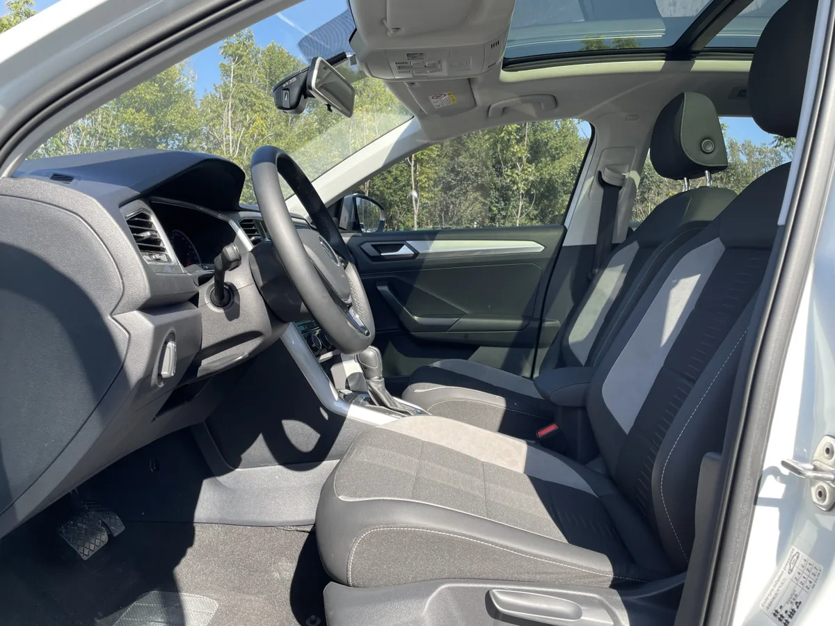 Volkswagen T-Roc 2021 года, снимок 4