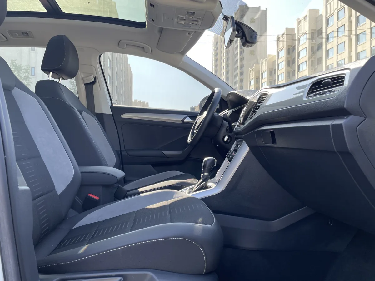 Volkswagen T-Roc 2021 года, снимок 9