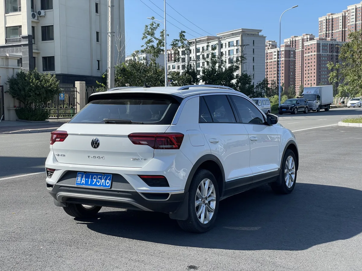 Volkswagen T-Roc 2021 года, снимок 15