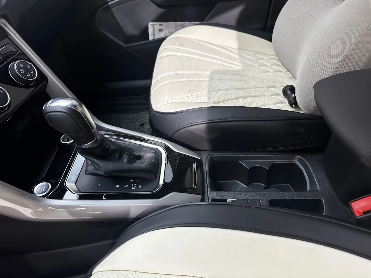 Volkswagen T-Roc 2022 года, снимок 9