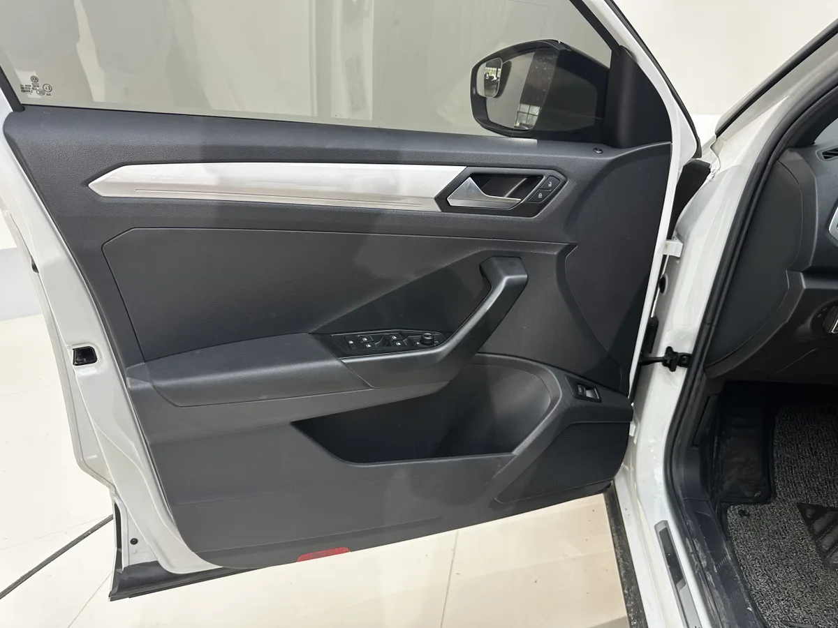 Volkswagen T-Roc 2022 года, снимок 10