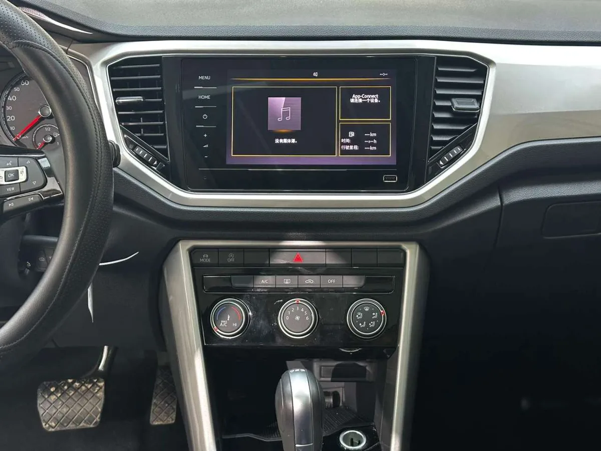 Volkswagen T-Roc 2022 года, снимок 8
