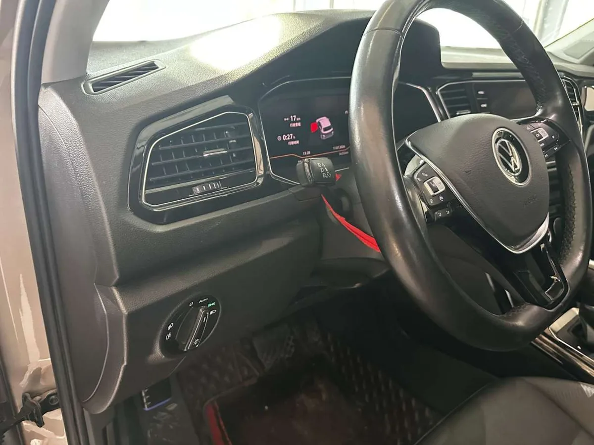Volkswagen T-Roc 2022 года, снимок 11