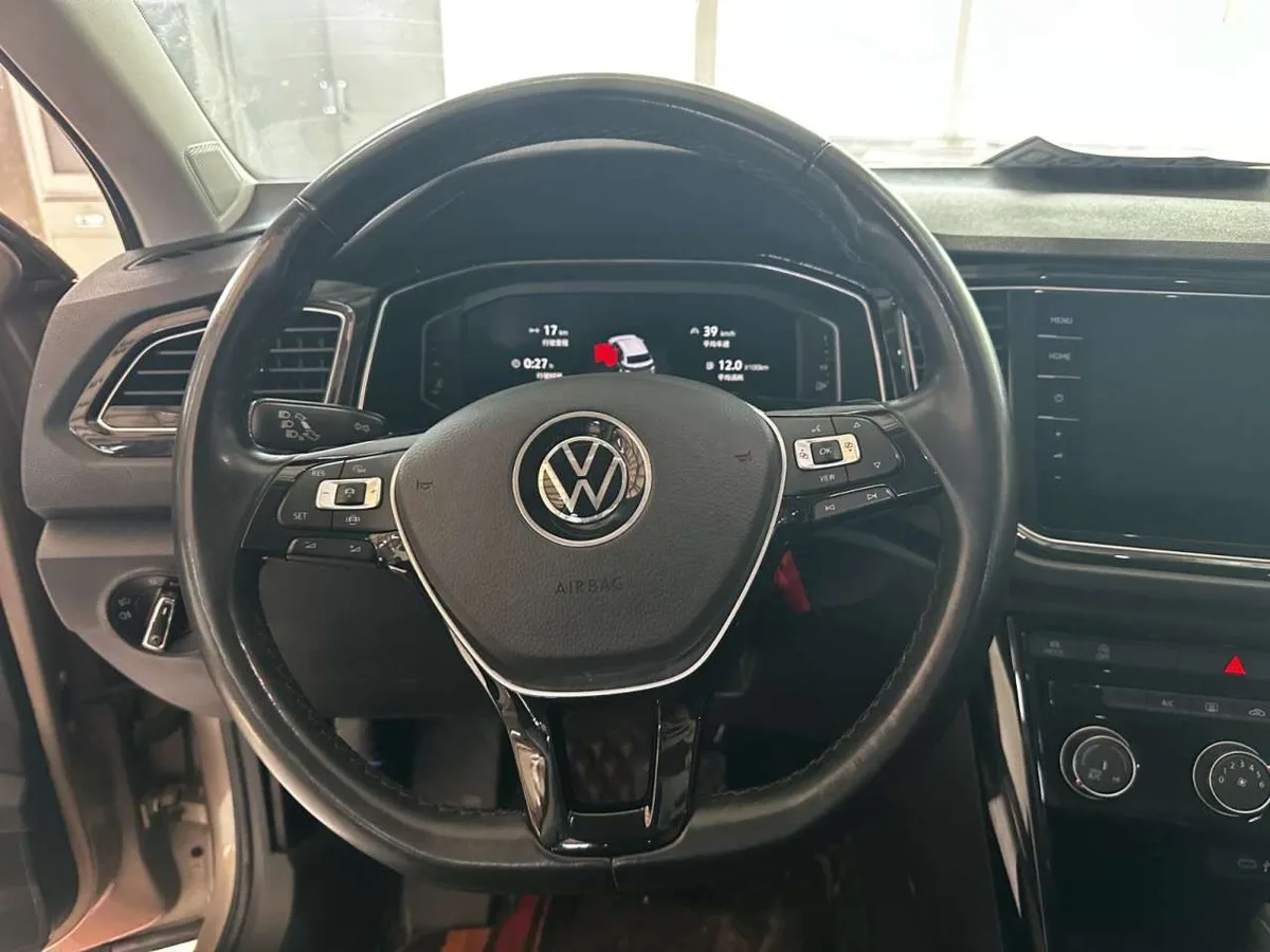 Volkswagen T-Roc 2022 года, снимок 12