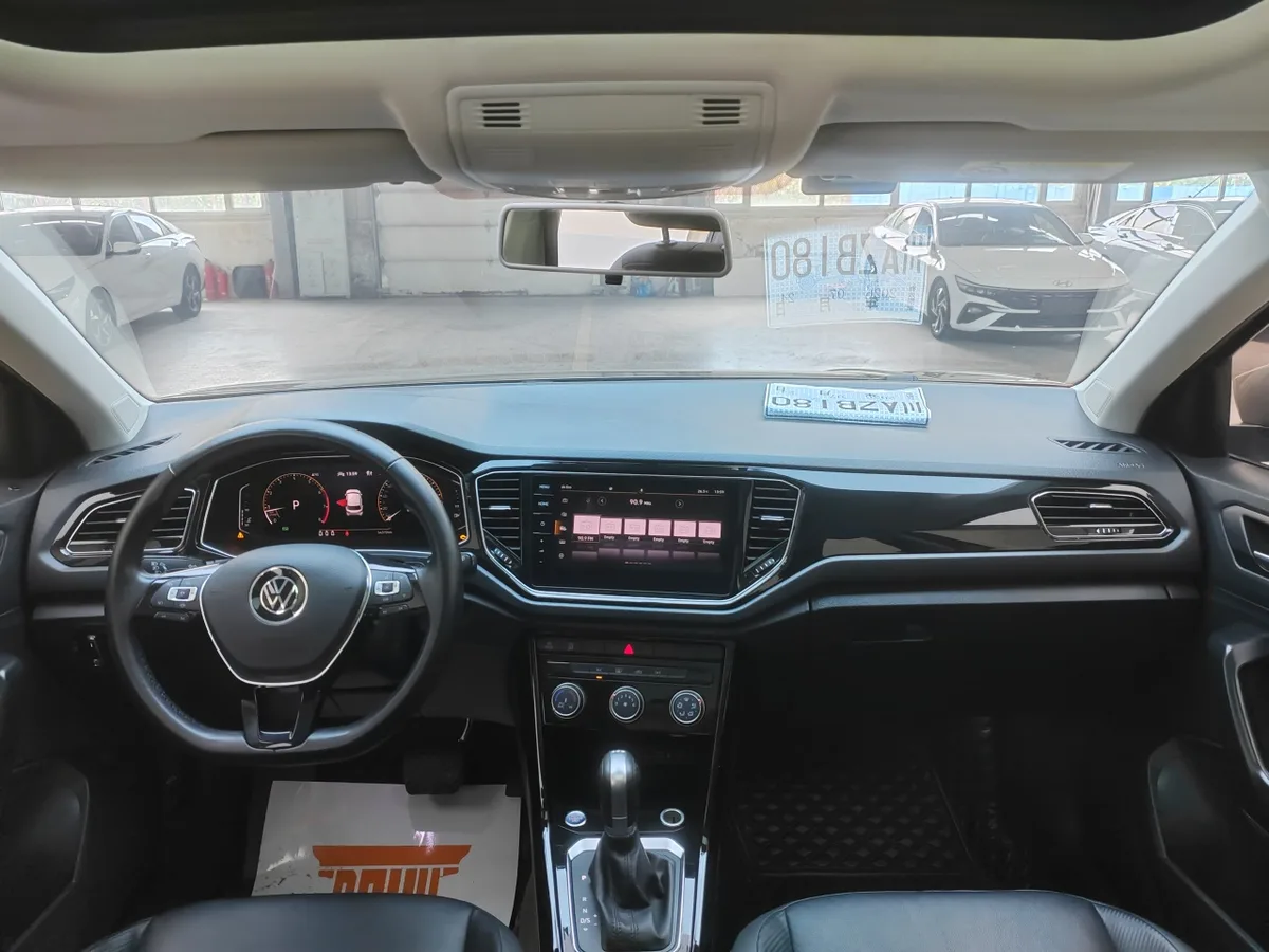 Volkswagen T-Roc 2022 года, снимок 15