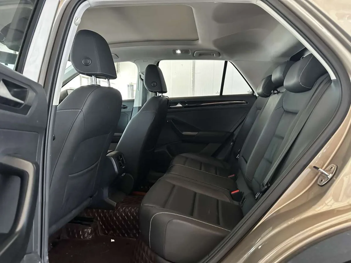 Volkswagen T-Roc 2022 года, снимок 18