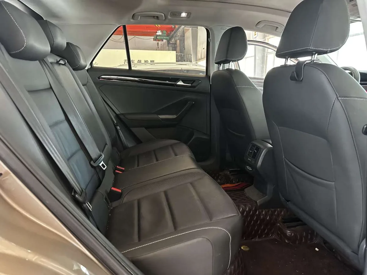 Volkswagen T-Roc 2022 года, снимок 21