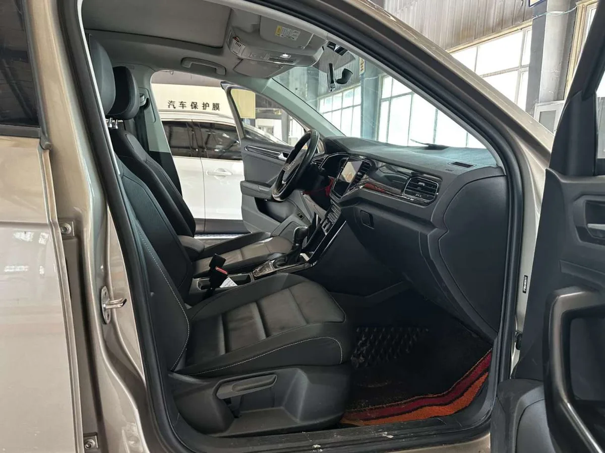 Volkswagen T-Roc 2022 года, снимок 24