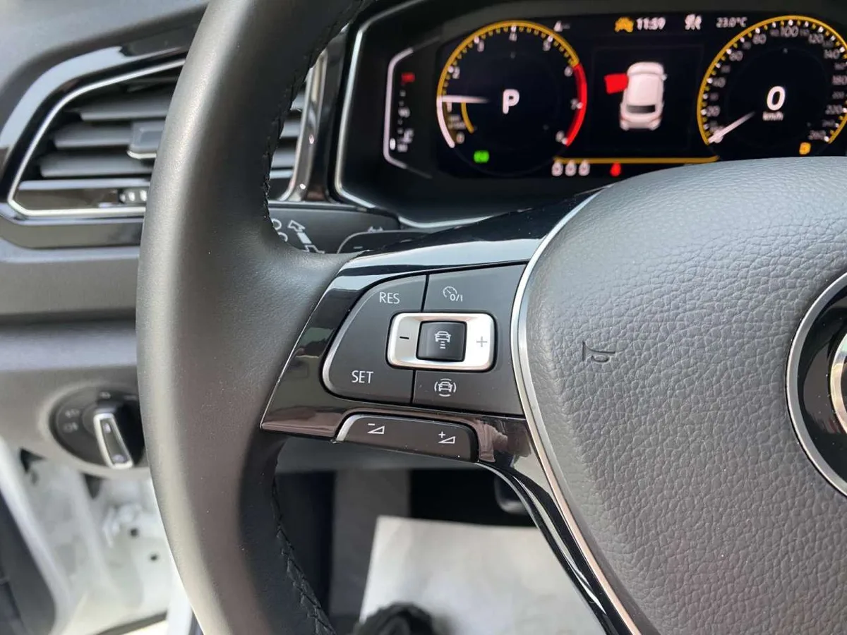 Volkswagen T-Roc 2022 года, снимок 9