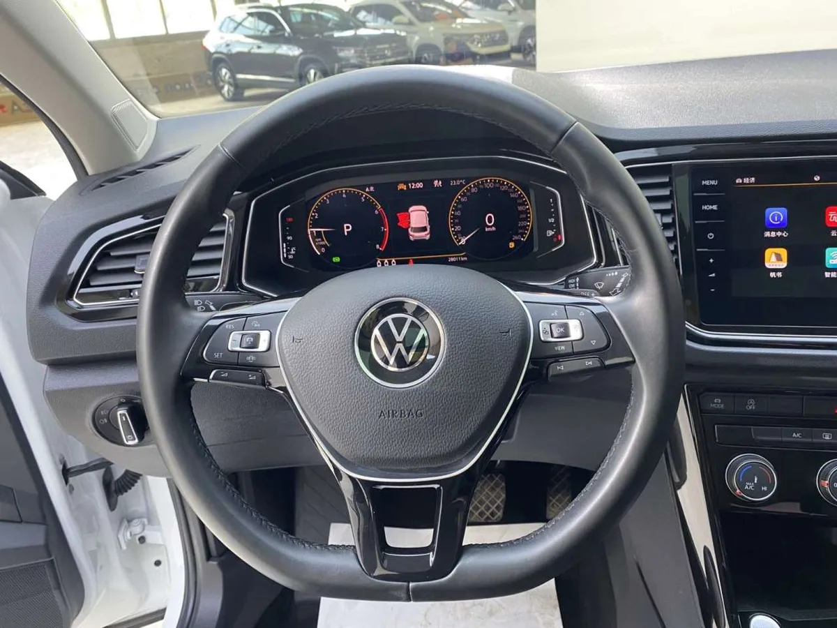 Volkswagen T-Roc 2022 года, снимок 10