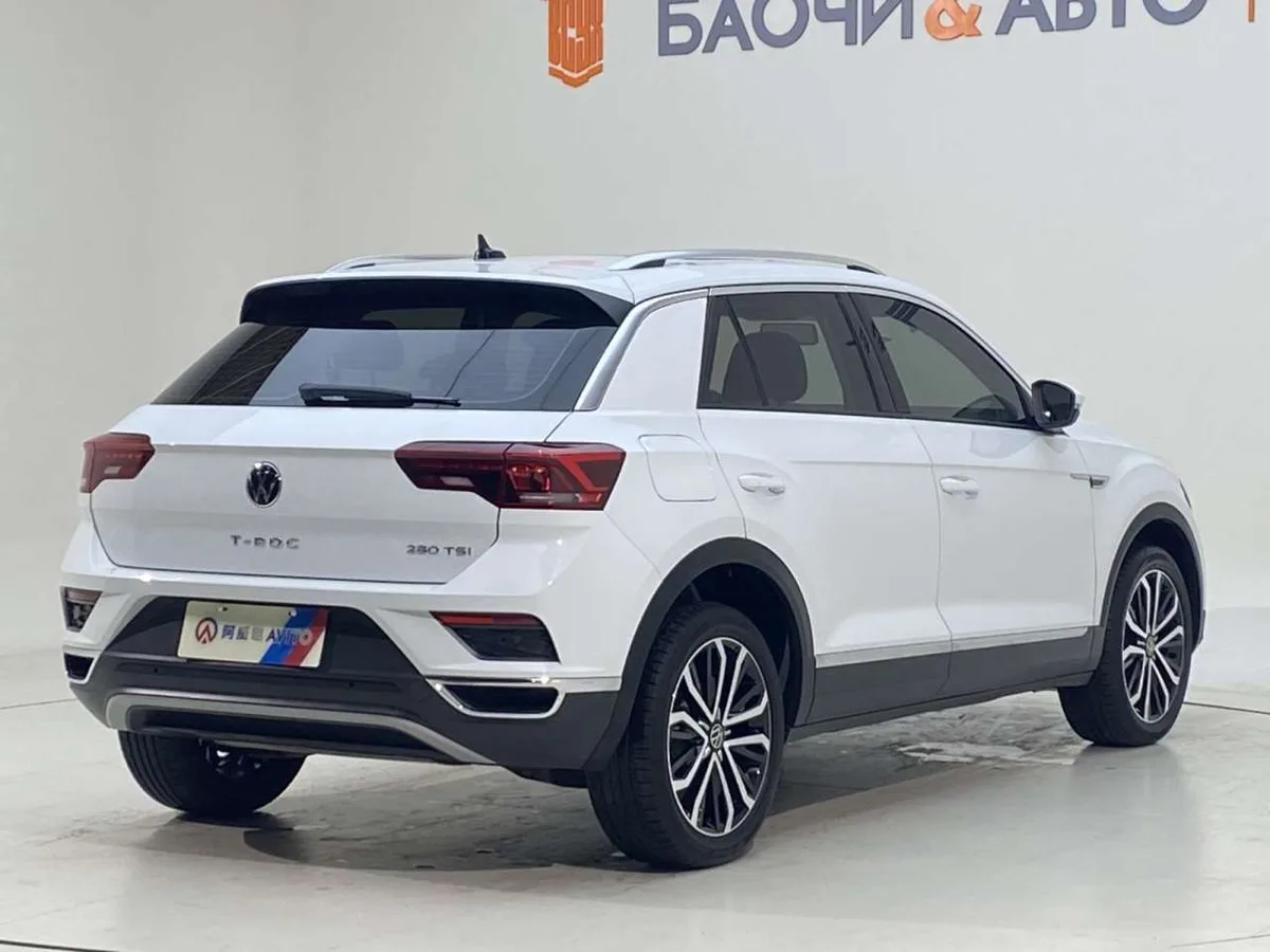 Volkswagen T-Roc 2023 года, снимок 4