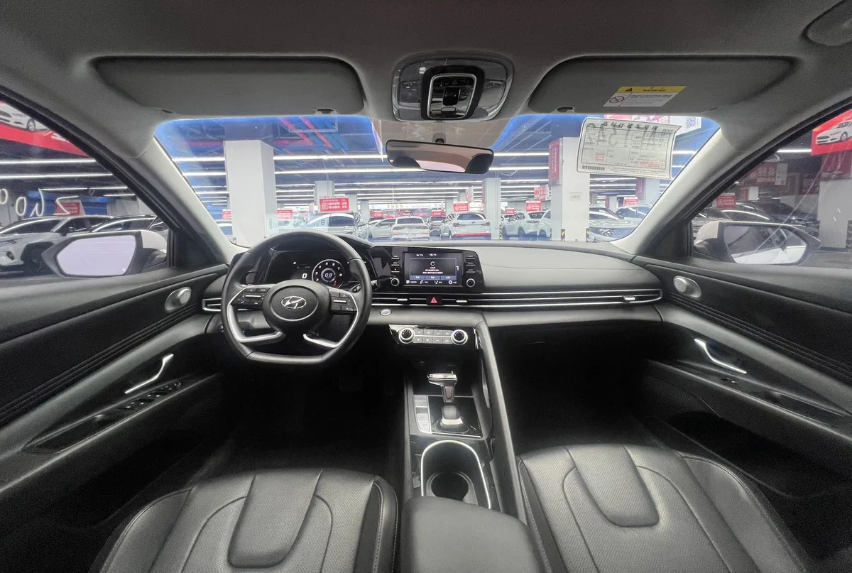 Hyundai Elantra, 2022