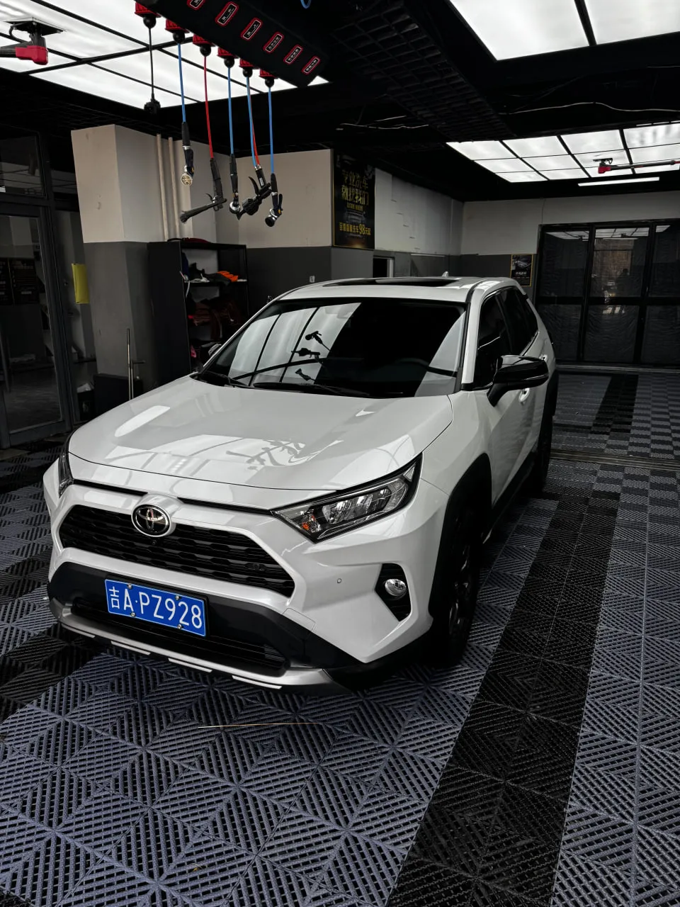 Toyota RAV4, 2022, снимок 2